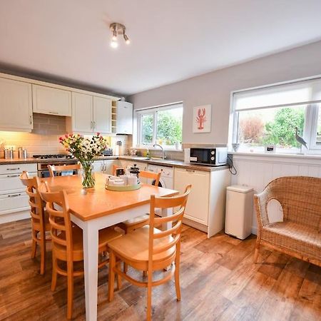 3 Bedroom Townhouse Right On The Harbour Isle of Whithorn Eksteriør billede