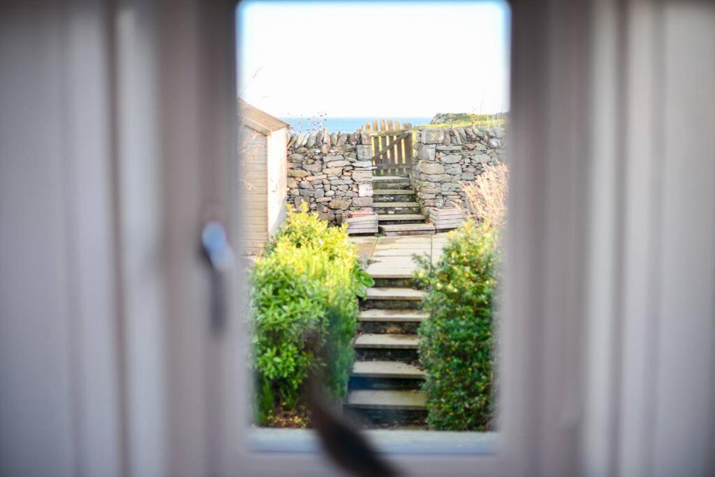3 Bedroom Townhouse Right On The Harbour Isle of Whithorn Eksteriør billede