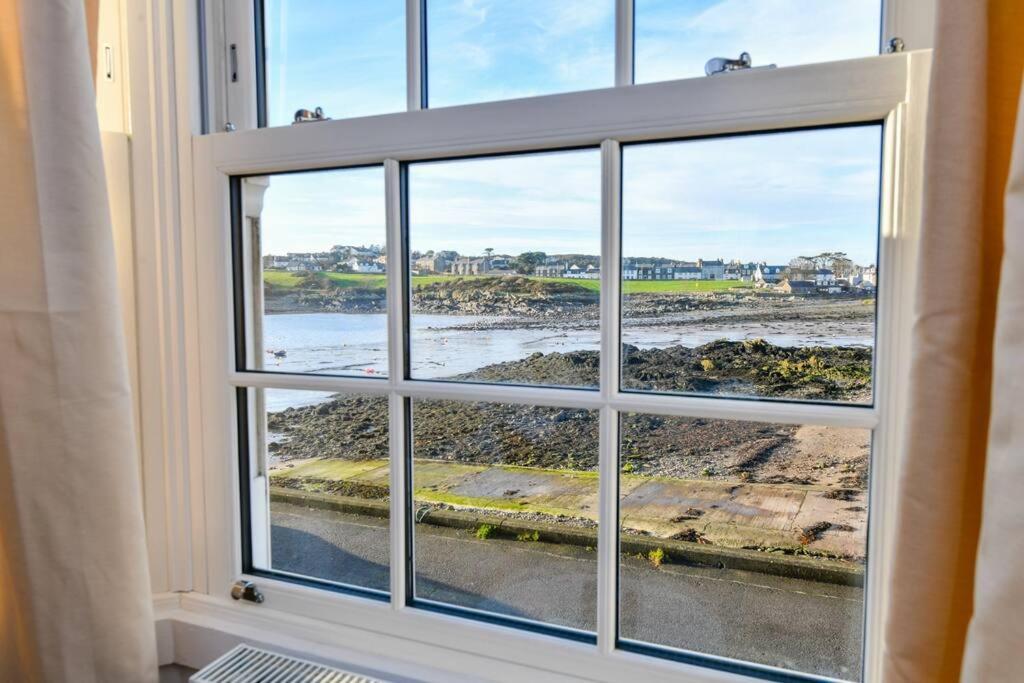 3 Bedroom Townhouse Right On The Harbour Isle of Whithorn Eksteriør billede