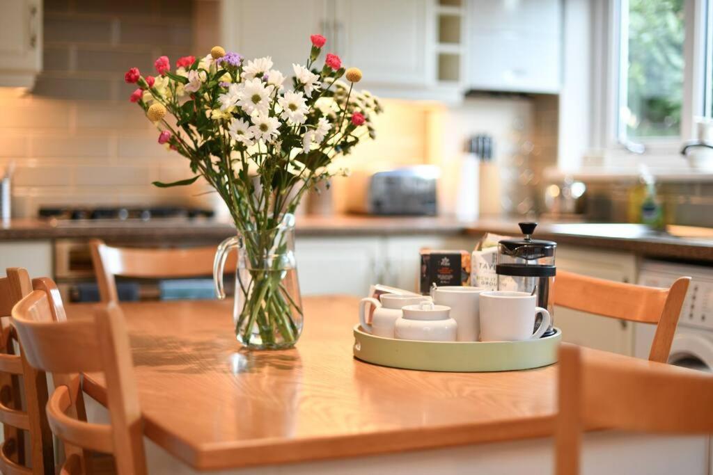 3 Bedroom Townhouse Right On The Harbour Isle of Whithorn Eksteriør billede