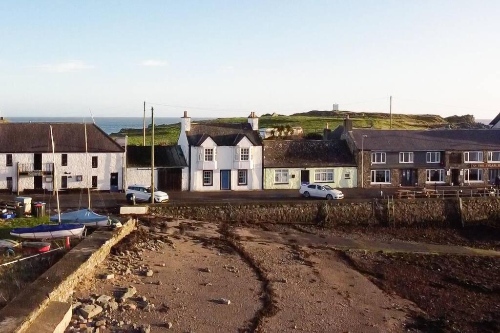 3 Bedroom Townhouse Right On The Harbour Isle of Whithorn Eksteriør billede