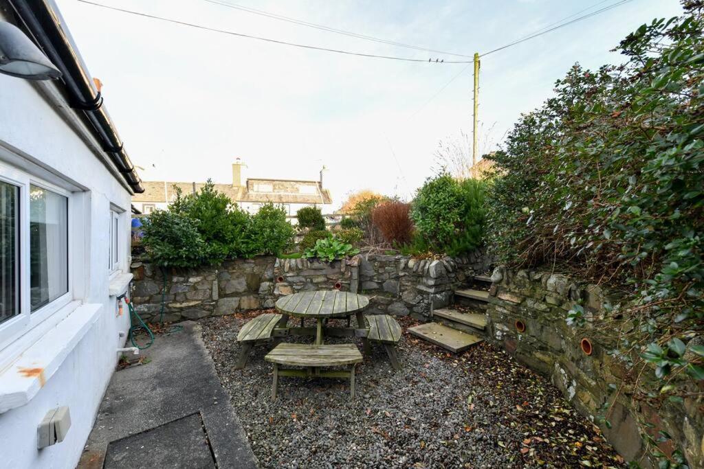 3 Bedroom Townhouse Right On The Harbour Isle of Whithorn Eksteriør billede