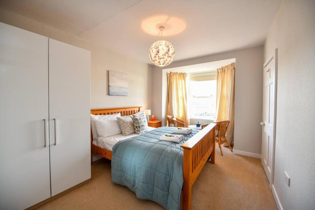 3 Bedroom Townhouse Right On The Harbour Isle of Whithorn Eksteriør billede