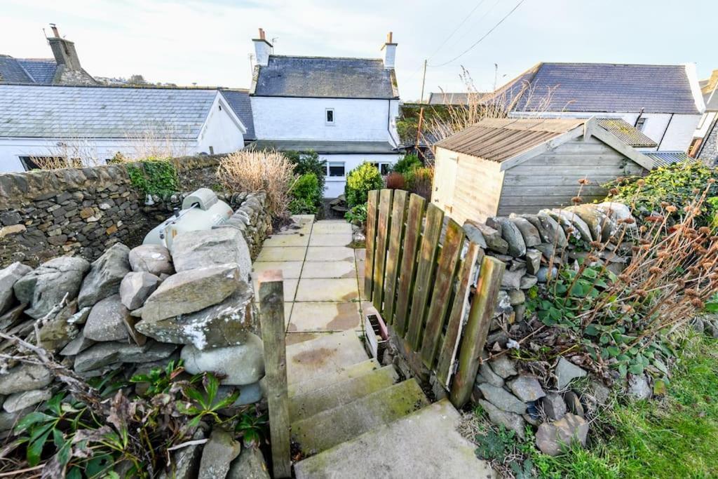 3 Bedroom Townhouse Right On The Harbour Isle of Whithorn Eksteriør billede