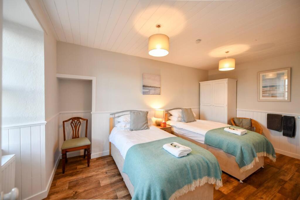 3 Bedroom Townhouse Right On The Harbour Isle of Whithorn Eksteriør billede