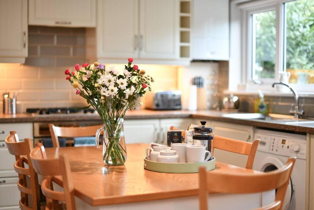 3 Bedroom Townhouse Right On The Harbour Isle of Whithorn Eksteriør billede
