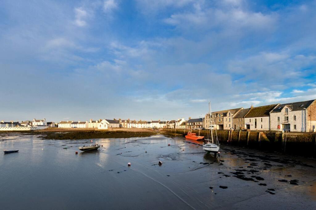 3 Bedroom Townhouse Right On The Harbour Isle of Whithorn Eksteriør billede