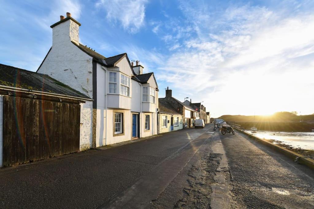 3 Bedroom Townhouse Right On The Harbour Isle of Whithorn Eksteriør billede