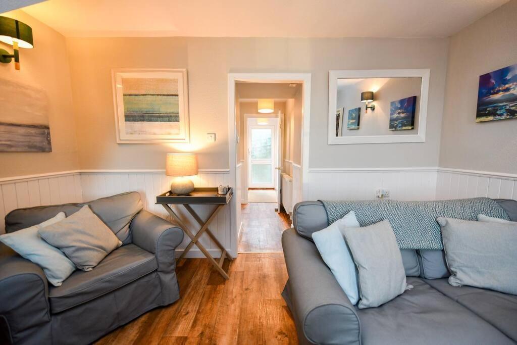 3 Bedroom Townhouse Right On The Harbour Isle of Whithorn Eksteriør billede