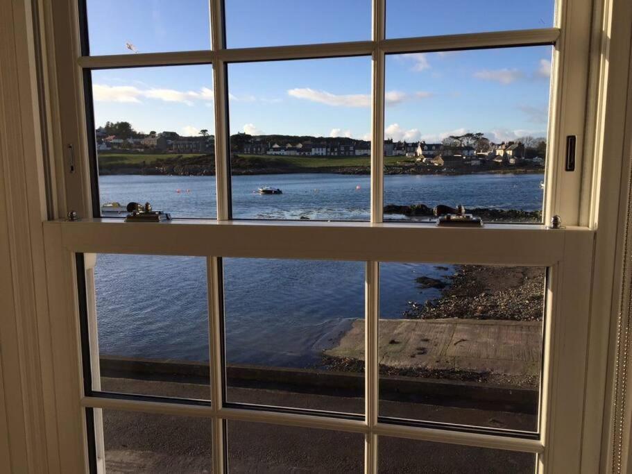 3 Bedroom Townhouse Right On The Harbour Isle of Whithorn Eksteriør billede