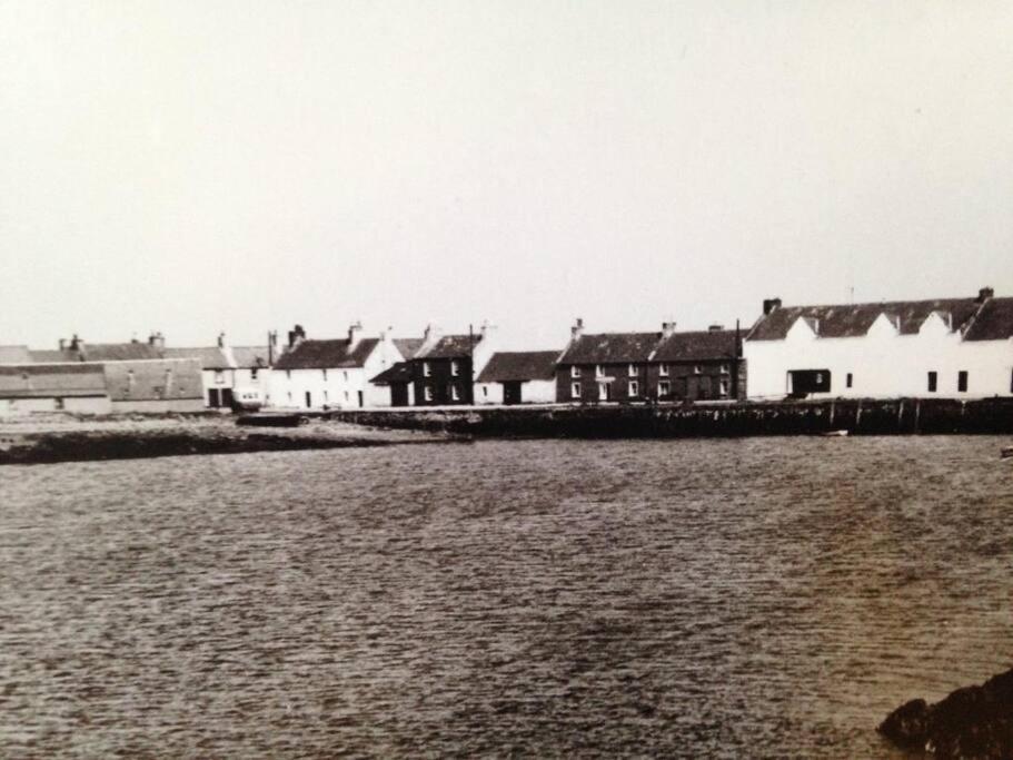 3 Bedroom Townhouse Right On The Harbour Isle of Whithorn Eksteriør billede