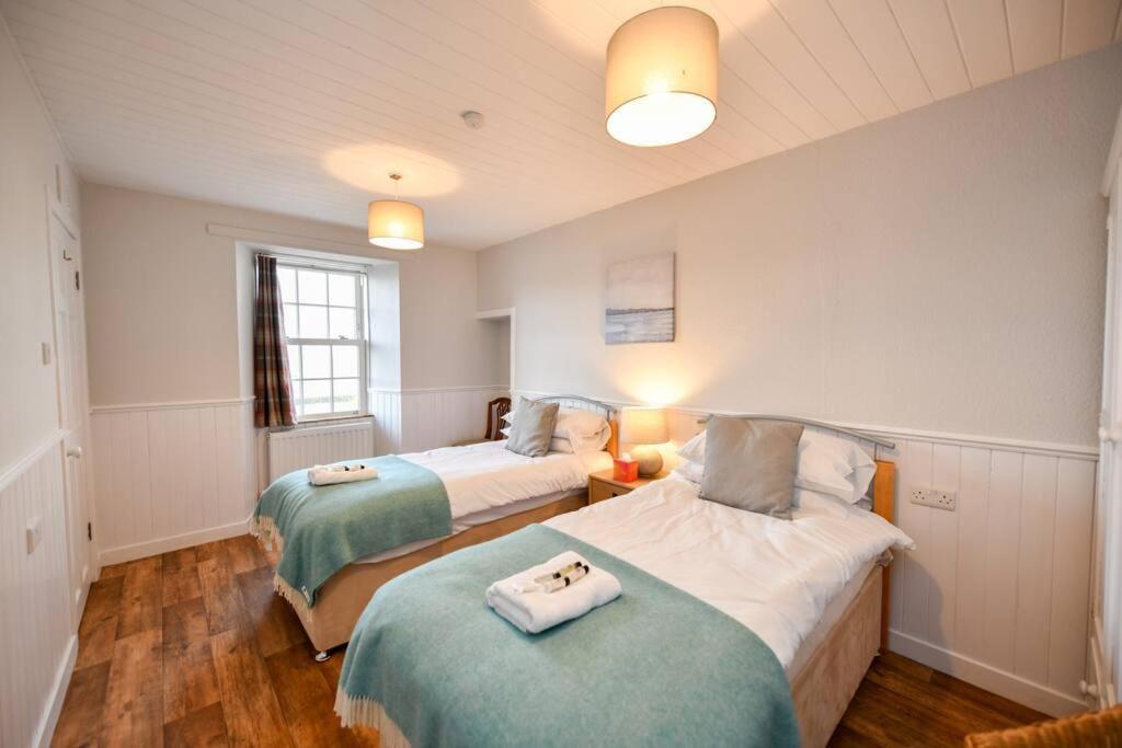 3 Bedroom Townhouse Right On The Harbour Isle of Whithorn Eksteriør billede