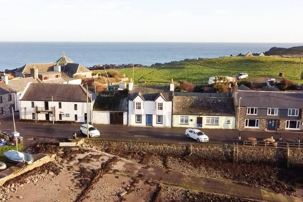 3 Bedroom Townhouse Right On The Harbour Isle of Whithorn Eksteriør billede
